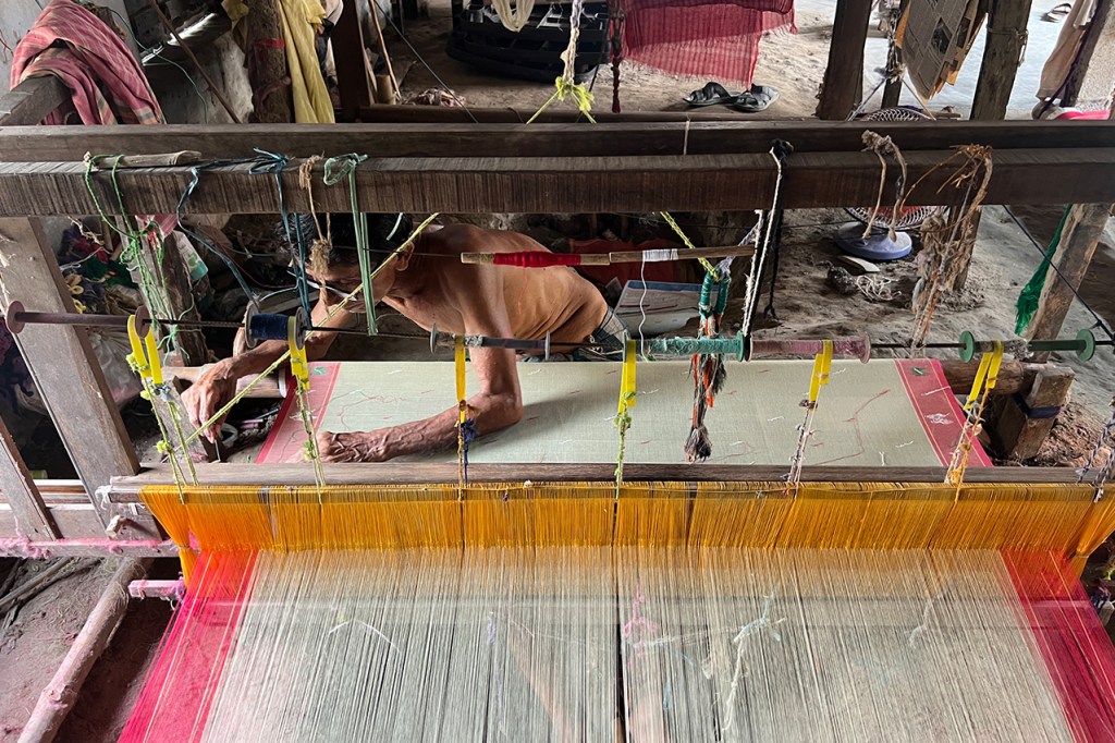 Patteda Anchu: Weaves of Simplicity and Symmetry